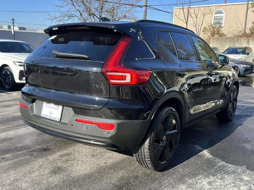 2026 Volvo XC40 B5 Ultra Black Edition