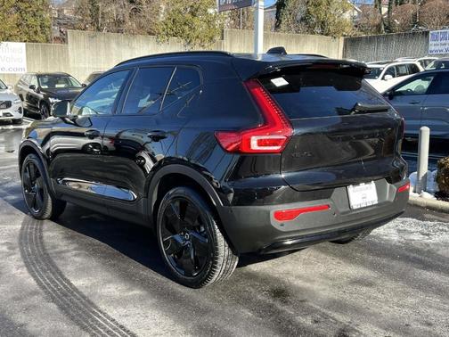 2026 Volvo XC40 B5 Ultra Black Edition