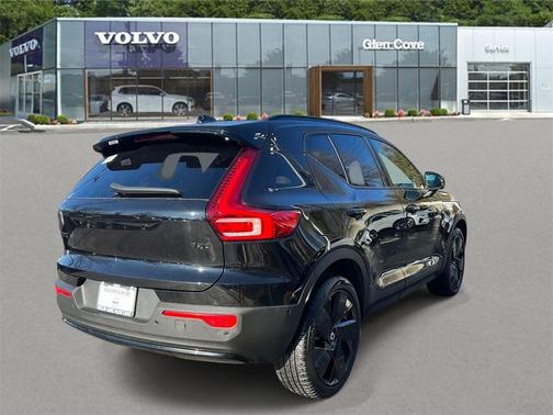 2026 Volvo XC40 B5 Ultra Black Edition