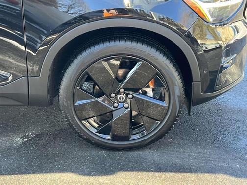 2026 Volvo XC40 B5 Ultra Black Edition