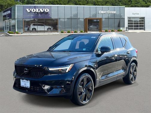 2026 Volvo XC40 B5 Ultra Black Edition