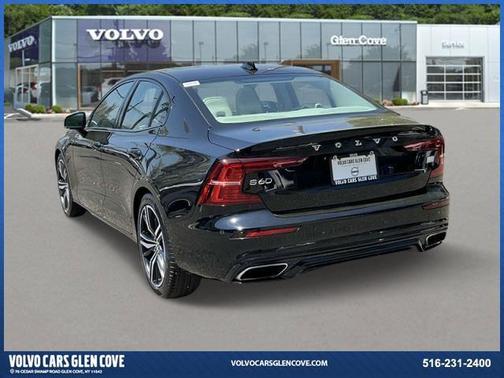2022 Volvo S60 Recharge Plug-In Hybrid T8 R-Design Expression Extended Range