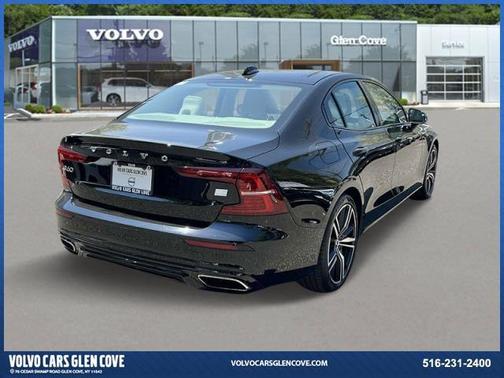 2022 Volvo S60 Recharge Plug-In Hybrid T8 R-Design Expression Extended Range