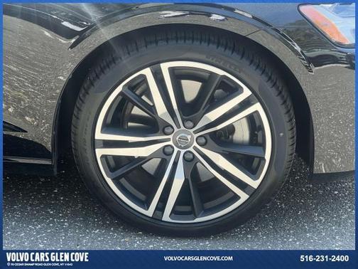 2022 Volvo S60 Recharge Plug-In Hybrid T8 R-Design Expression Extended Range
