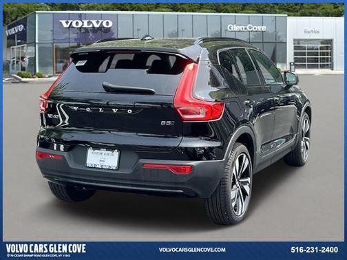 2025 Volvo XC40 B5 Plus Dark Theme