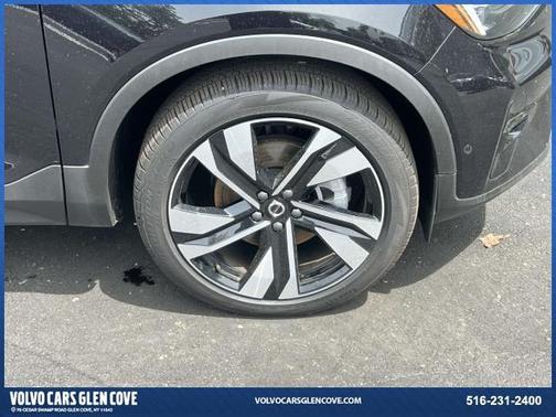 2025 Volvo XC40 B5 Plus Dark Theme