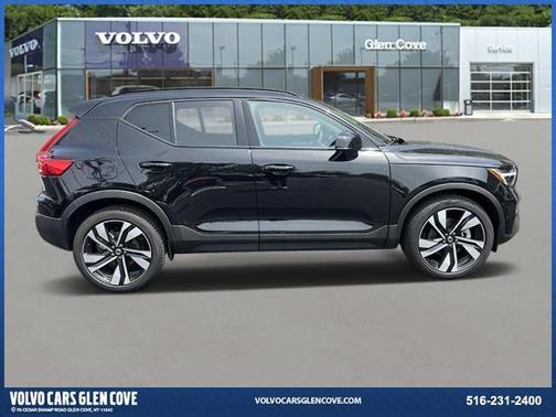 2025 Volvo XC40 B5 Plus Dark Theme