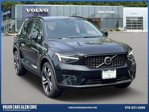 2025 Volvo XC40 B5 Plus Dark Theme