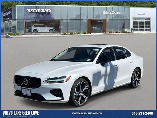 2023 Volvo S60 B5 Plus Dark Theme