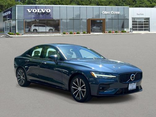 Denim Blue Metallic 2021 Volvo S60 T5 Momentum
