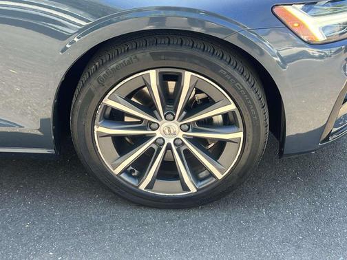 Denim Blue Metallic 2021 Volvo S60 T5 Momentum
