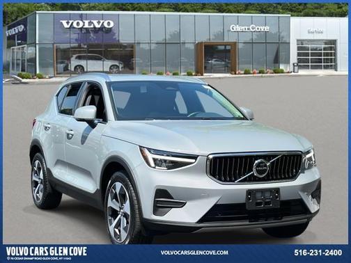 2025 Volvo XC40 B5 Core Bright Theme