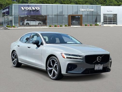 2025 Volvo S60 B5 Plus