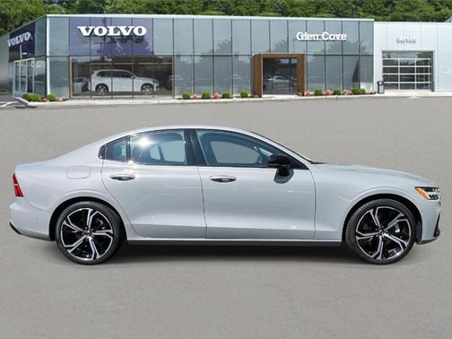 2025 Volvo S60 B5 Plus