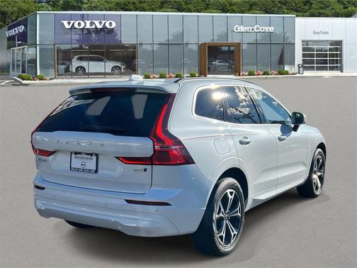 2022 Volvo XC60 B5 Momentum