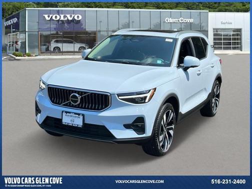 2025 Volvo XC40 B5 Plus Bright Theme