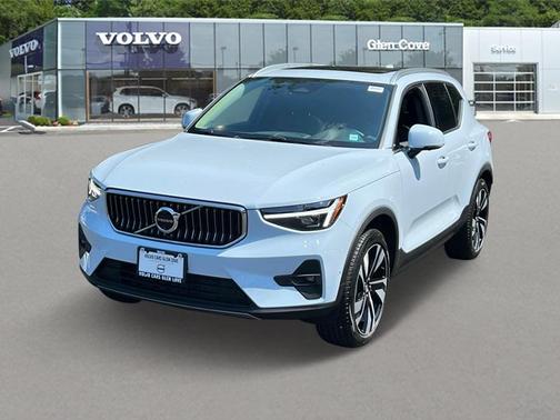 2025 Volvo XC40 B5 Plus Bright Theme