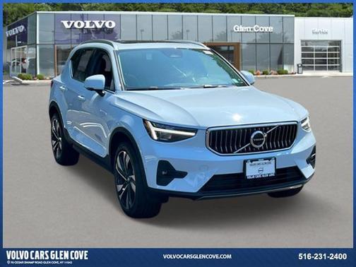 2025 Volvo XC40 B5 Plus Bright Theme