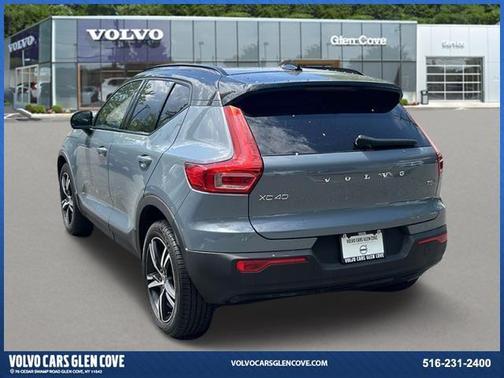 2022 Volvo XC40 T5 R-Design