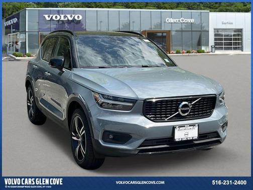 2022 Volvo XC40 T5 R-Design