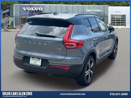 2022 Volvo XC40 T5 R-Design
