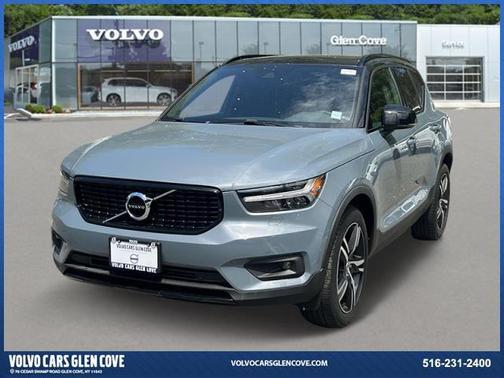 2022 Volvo XC40 T5 R-Design
