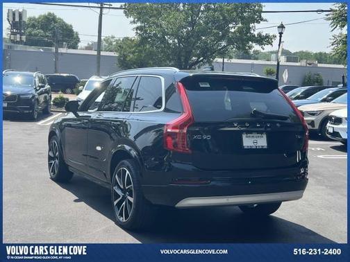 2022 Volvo XC90 T6 Momentum 7 Passenger