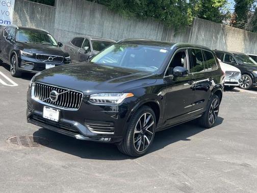 2022 Volvo XC90 T6 Momentum 7 Passenger