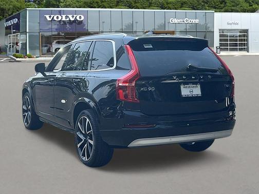 2022 Volvo XC90 T6 Momentum 7 Passenger