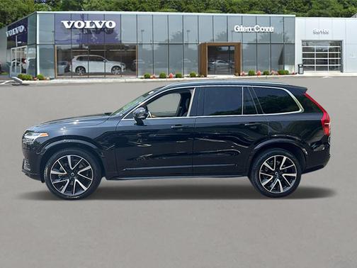 2022 Volvo XC90 T6 Momentum 7 Passenger