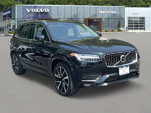2022 Volvo XC90 T6 Momentum 7 Passenger
