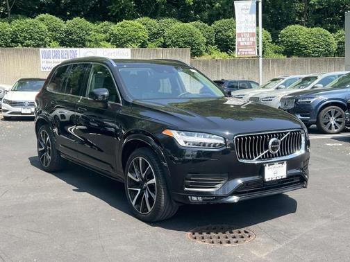 2022 Volvo XC90 T6 Momentum 7 Passenger