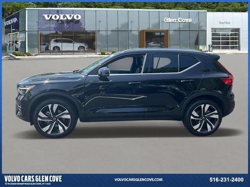 2025 Volvo XC40 B5 Plus Bright Theme