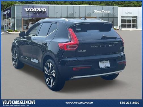 2025 Volvo XC40 B5 Plus Bright Theme