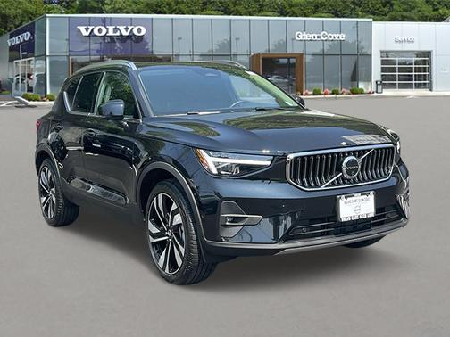2025 Volvo XC40 B5 Plus Bright Theme