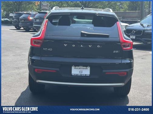 2025 Volvo XC40 B5 Plus Bright Theme