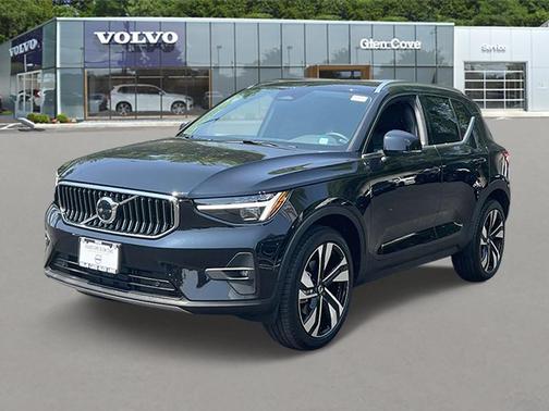2025 Volvo XC40 B5 Plus Bright Theme