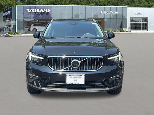 2025 Volvo XC40 B5 Plus Bright Theme
