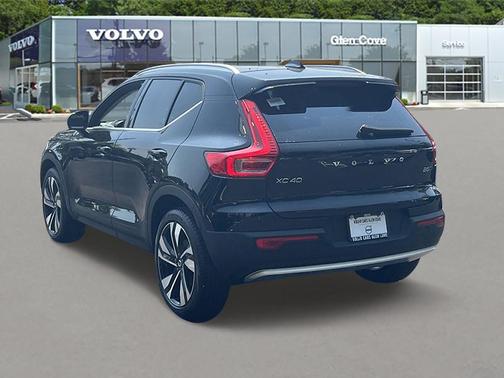 2025 Volvo XC40 B5 Plus Bright Theme
