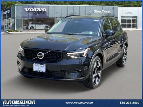 2025 Volvo XC40 B5 Plus Dark Theme