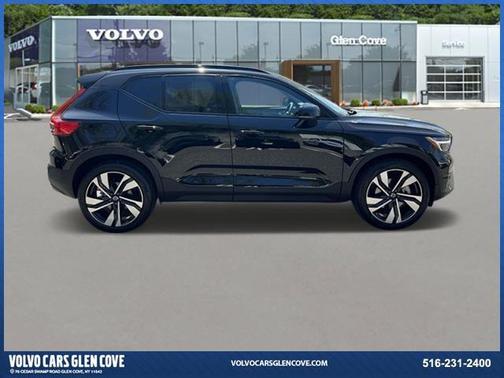 2025 Volvo XC40 B5 Plus Dark Theme
