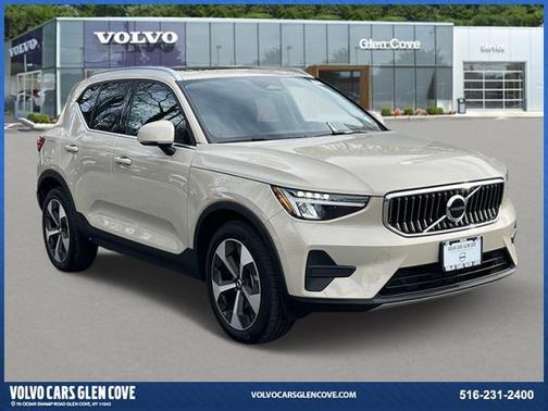 2025 Volvo XC40 B5 Core Bright Theme