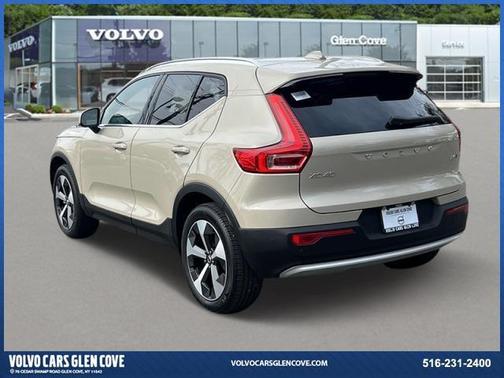 2025 Volvo XC40 B5 Core Bright Theme