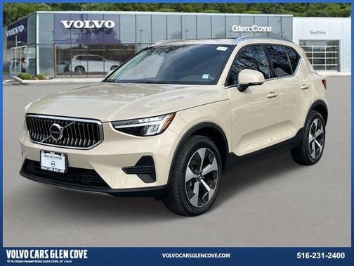 2025 Volvo XC40 B5 Core Bright Theme