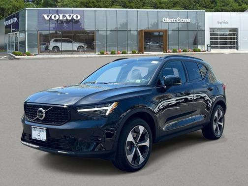 Onyx Black 2026 Volvo XC40 B5 Plus