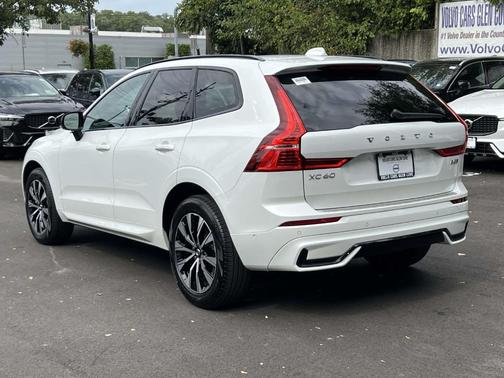 2024 Volvo XC60 B5 Plus Dark Theme