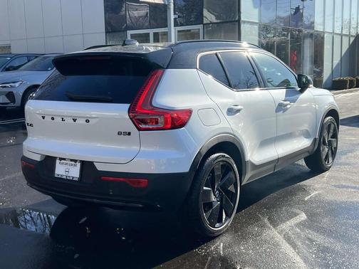 2026 Volvo XC40 B5 Ultra Black Edition