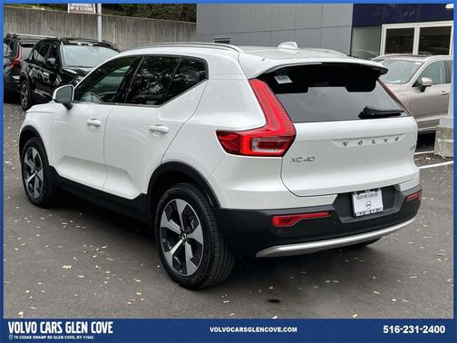 2025 Volvo XC40 B5 Core Bright Theme
