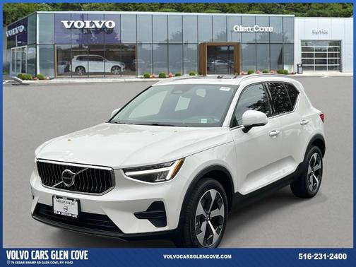 2025 Volvo XC40 B5 Core Bright Theme