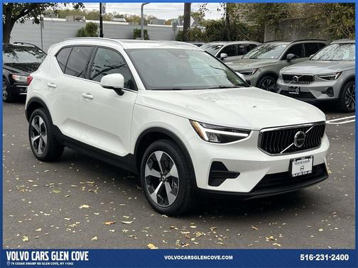 2025 Volvo XC40 B5 Core Bright Theme